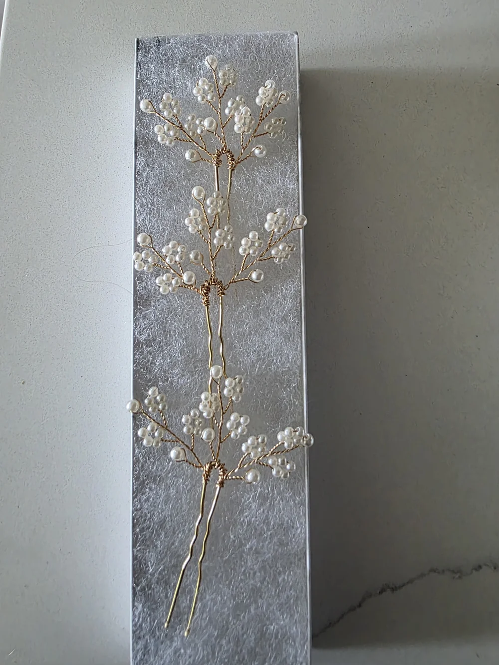 Elegant Pearl Floral Hair Pin - Gold and White